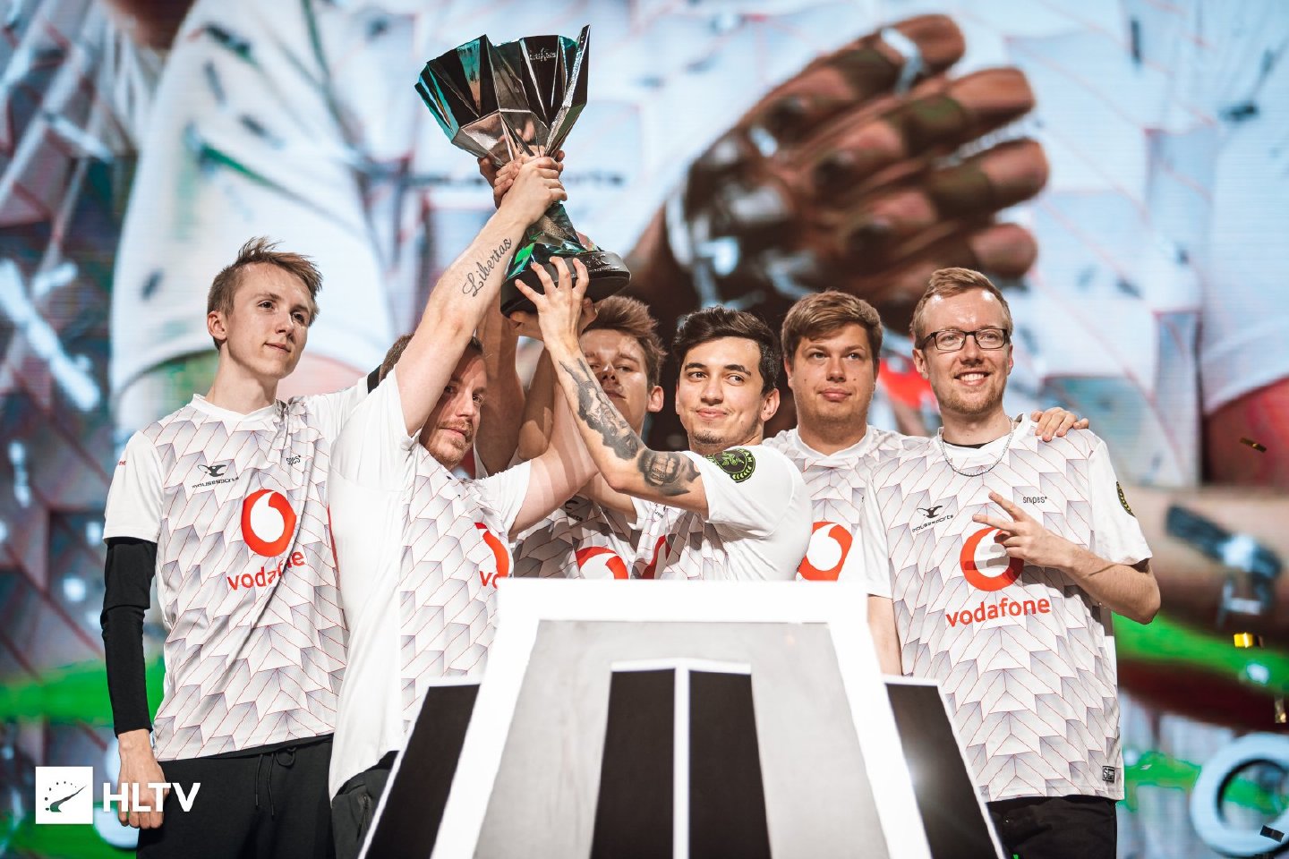 《无畏契约》2025赛季中期选手评级：EDG双子星入选S级